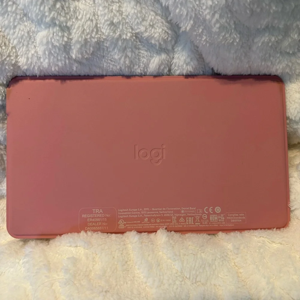 LOGITECH BLUETOOTH WIRELESS MINI KEYBOARD FOR APPLE DEVICES IN PINK